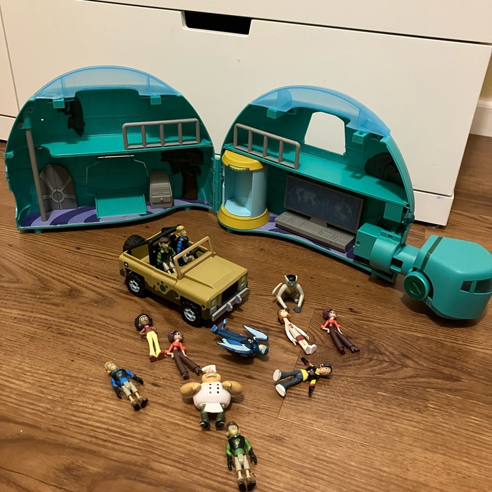 Wild kratts playsets and figurines